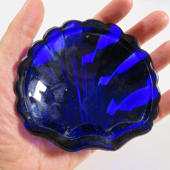 Sea Shell Blue Cobalt Glass Dish (sits by self) thick walled - Picture 4 of 7